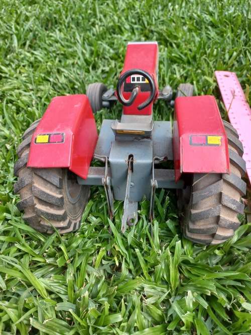 Vintage Massey Ferguson 290 Tractor    PostNet  at Buyers own cost R110.