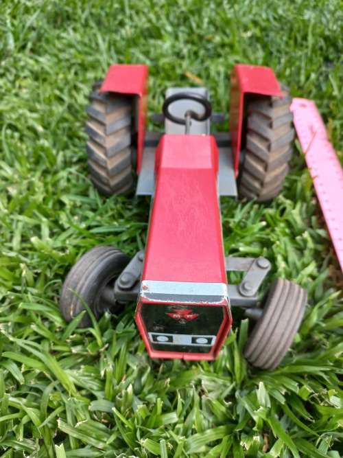 Vintage Massey Ferguson 290 Tractor    PostNet  at Buyers own cost R110.