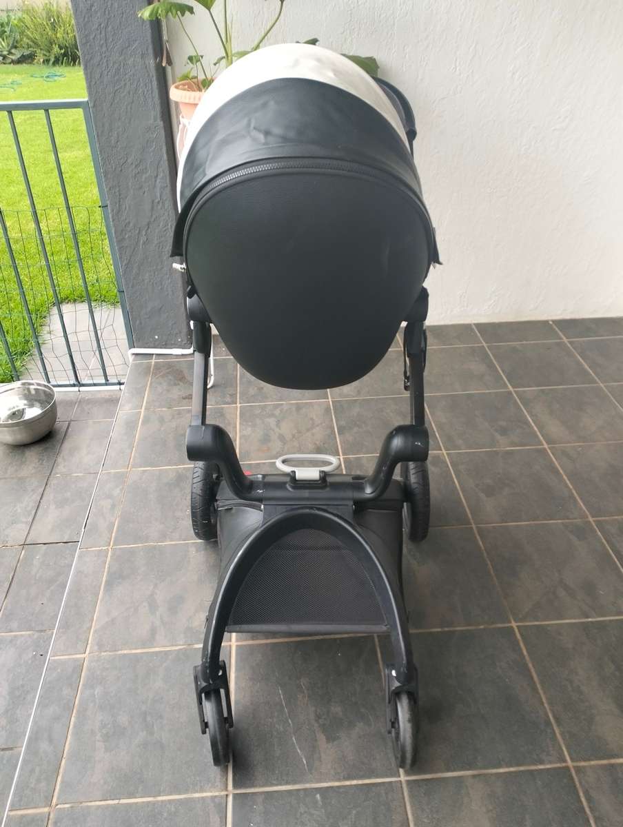 Hot Mom Pram with Bassinet