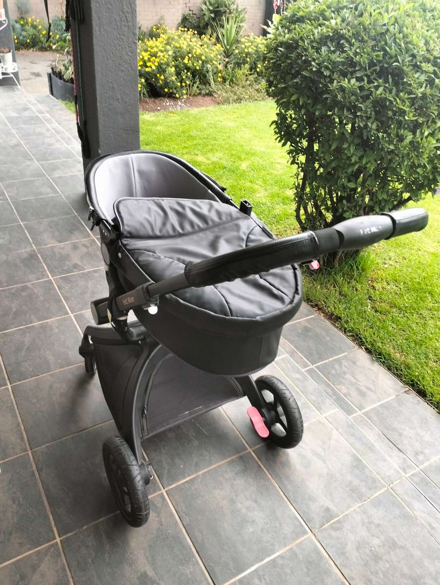 Hot Mom Pram with Bassinet
