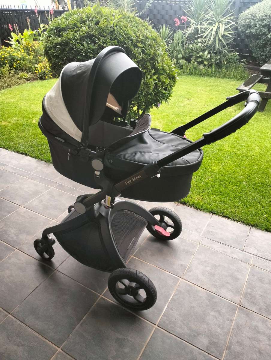 Hot Mom Pram with Bassinet