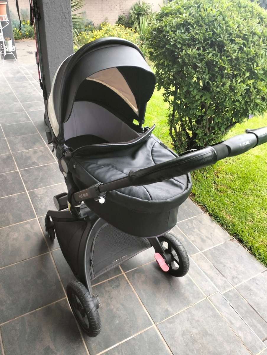 Hot Mom Pram with Bassinet
