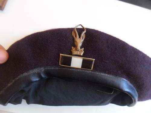 Maroon beret with small bok koppie and 5 Recce Infantry black and white balkie.