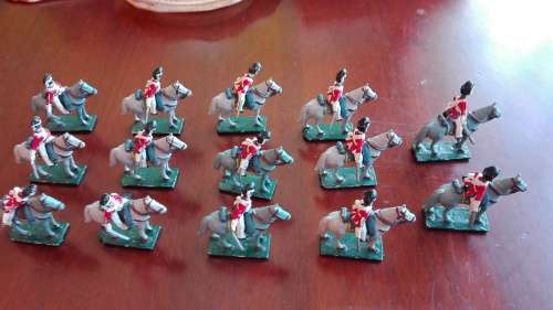 117 lead soldiers miniature + 14 horses all different types