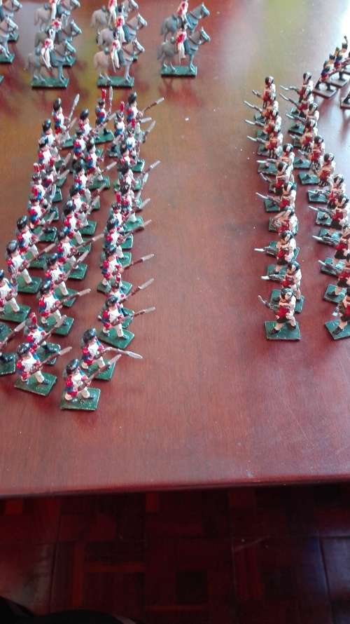 117 lead soldiers miniature + 14 horses all different types