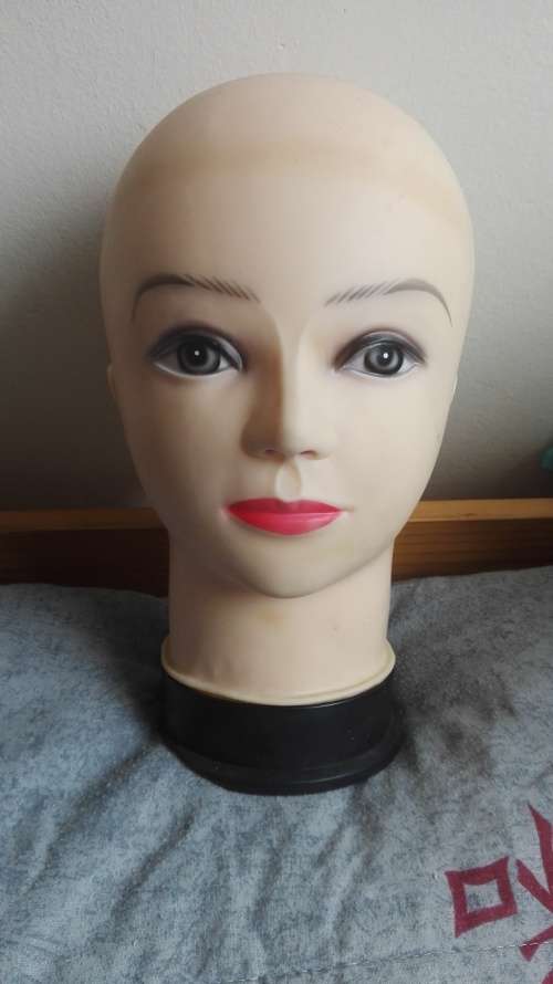 Mannequin head for displays