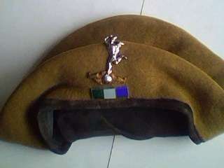Signal Core beret with 2 metal arm flashes. Please view!