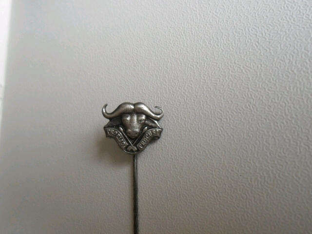 This is a 32 battalion pin, very scarce. Was worn mostly by colonel officers.