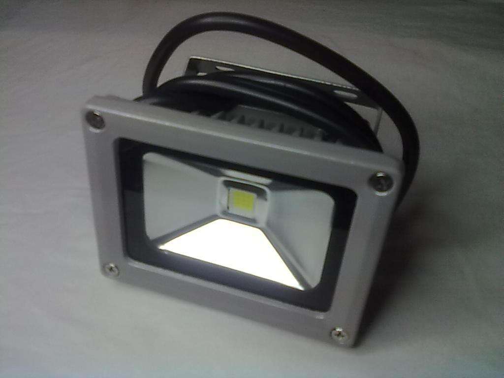 LED flood light 10 Watt 220VAC High power - White 6000K - FREE SHIPPING