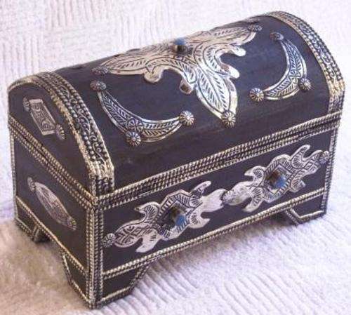 Handmade Moroccan Imported Detailed design small chest - 20 x 13 x 11 cm