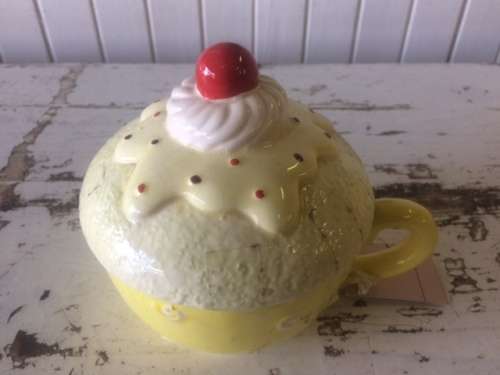 Cupcake design Teacup with lid