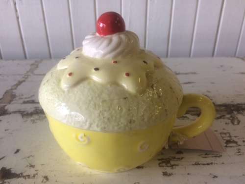 Cupcake design Teacup with lid