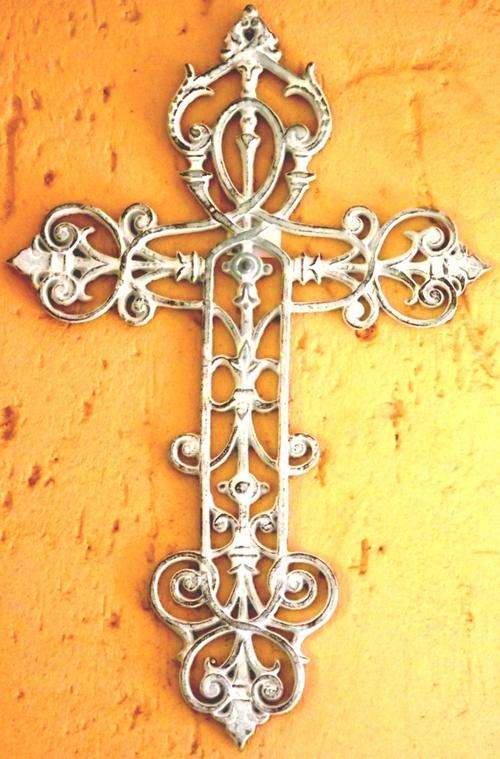 Large metal cross with detailed design - 51 x 34 x 1.5 cm