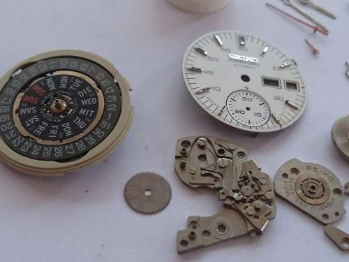 SEIKO 6139 7100 CHRONOGRAPH HELMET DIAL AND MOVEMENT PARTS