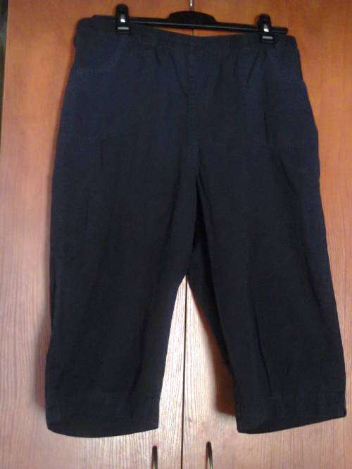 BLACK COTTON THREE QUARTER PANTS - WOOLWORTHS 18