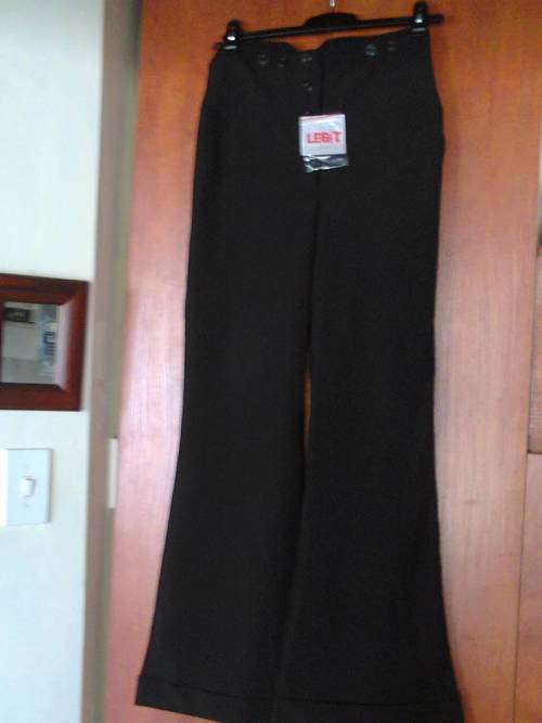 BLACK STRETCH BOOTLEG PANTS new with tag - LEGIT 34