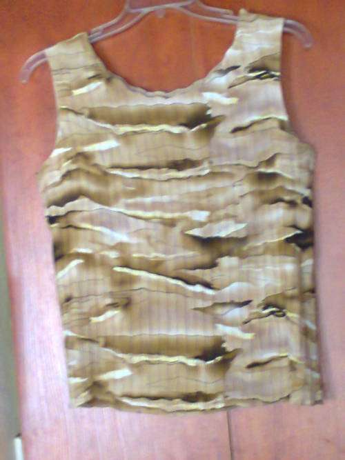 BEIGE AND BROWN CREASED LOOK TOP - DELSWA 10 / 12