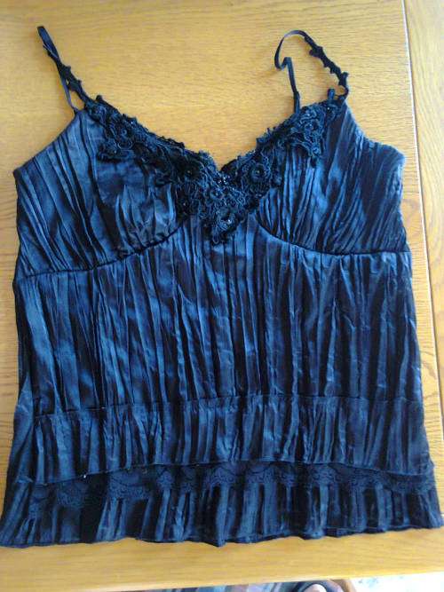 BLACK PERMANENT CREASE TOP - 38