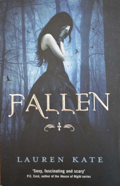 FALLEN - Lauren Kate
