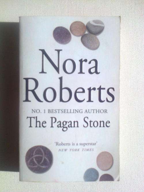 THE PAGAN STONE - NORA ROBERTS