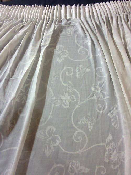 ONE SHORT WHITE CURTAIN 416 CM WIDE