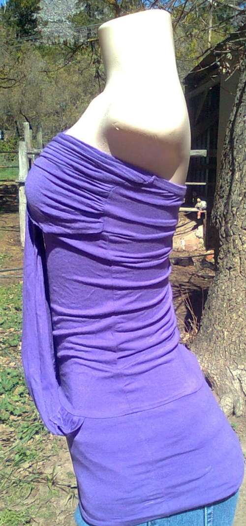 2 X LADIES TOPS FOR R1 - SIZE:  MEDIUM plus a free leopard print top - SIZE: 8