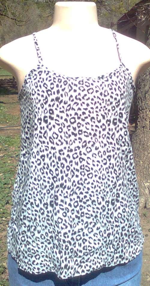 2 X LADIES TOPS FOR R1 - SIZE:  MEDIUM plus a free leopard print top - SIZE: 8