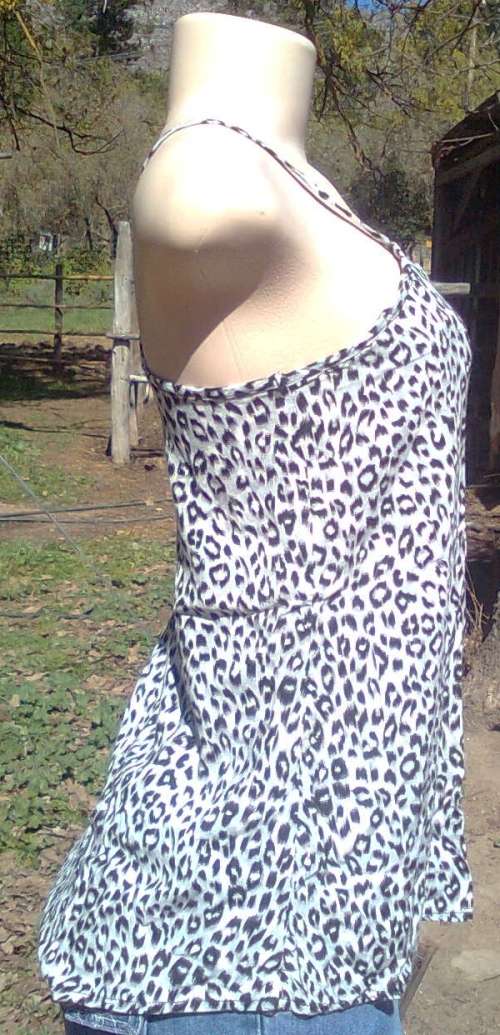 2 X LADIES TOPS FOR R1 - SIZE:  MEDIUM plus a free leopard print top - SIZE: 8