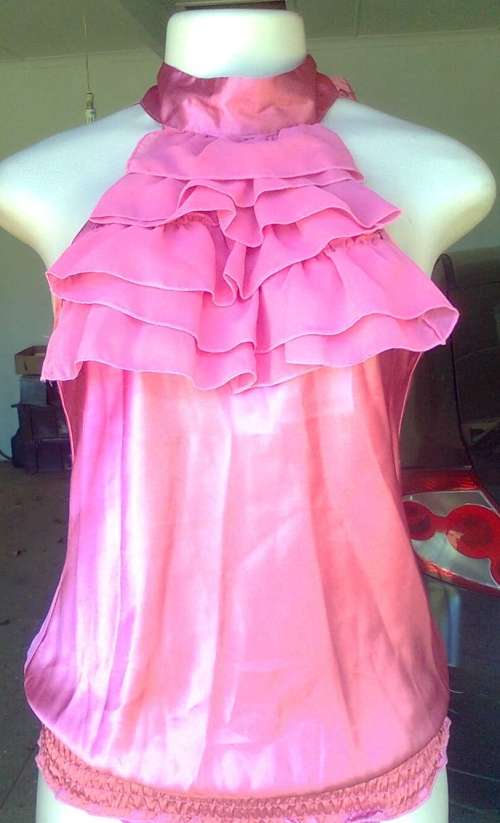 WOOLWORTHS CROP PANTS SIZE: 10  PLUS A FREE TOP - SIZE: 12