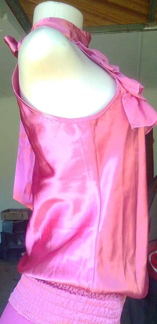 WOOLWORTHS CROP PANTS SIZE: 10  PLUS A FREE TOP - SIZE: 12