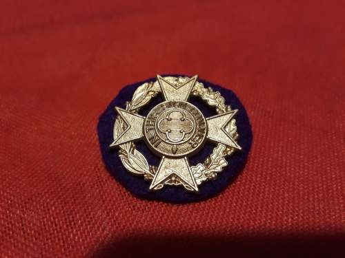 Rhodesian Chaplains Head dress badge with purple backing