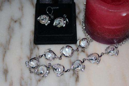 Baroque style necklace and earrings set