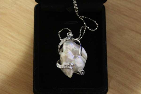 baroque style oversized pearl necklace