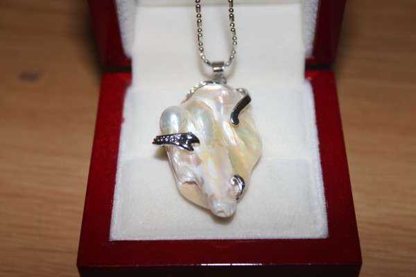baroque style pearl pendant