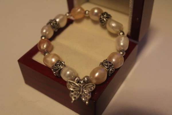 pearls bracelet