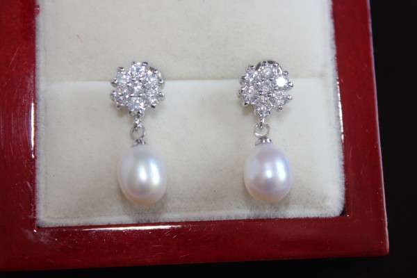 8-9mm Pearl earring