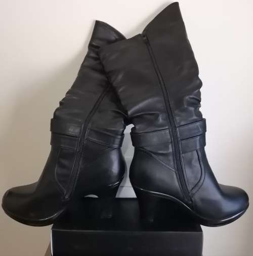 Black Boots With Top Detail