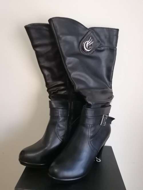 Black Boots With Top Detail