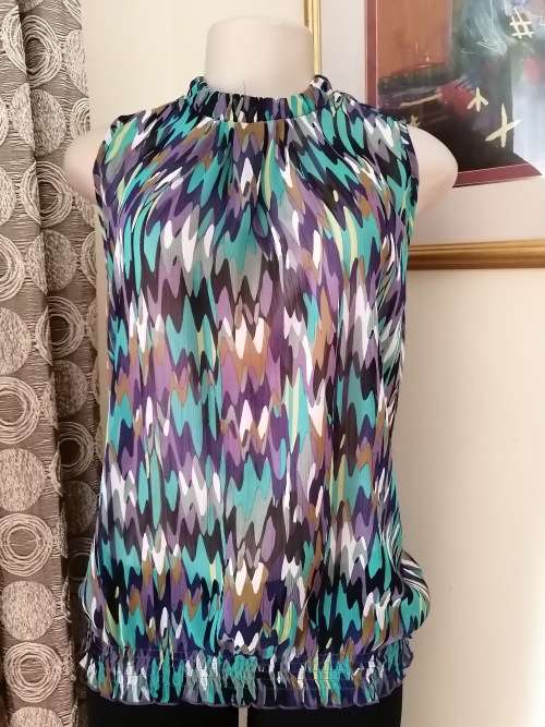 Beautiful Sleeveless Multicoloured Top