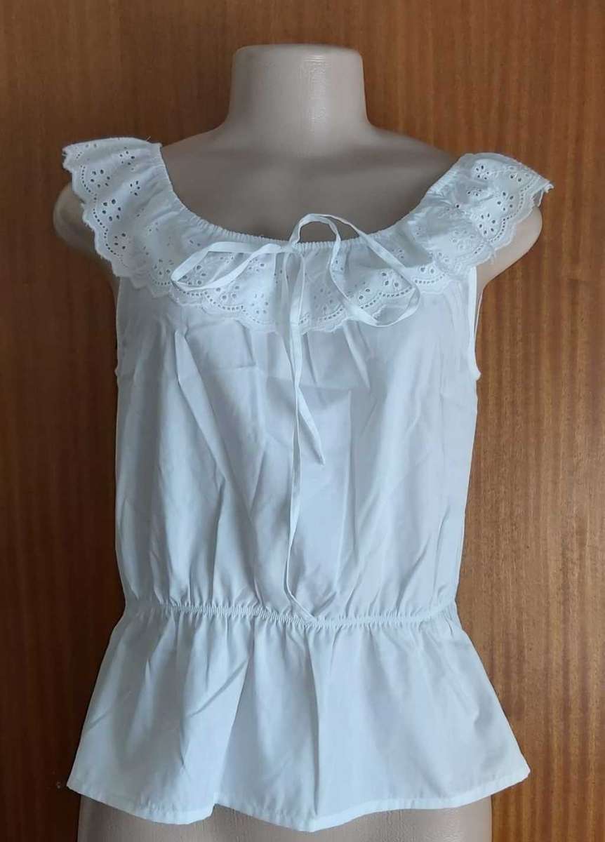 White Scoop Neck Sleeveless Top