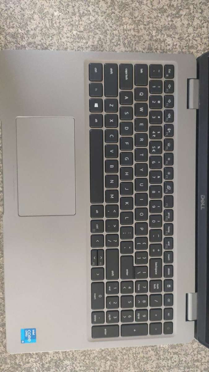 Dell Latitude 5520 i5 11th Gen Intel Iris XE Graphics with active WARRANTY