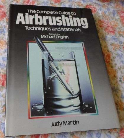 THE COMPLETE GUIDE TO AIRBRUSHING - TECHNIQUES AND MATERIALS - JUDY MARTIN