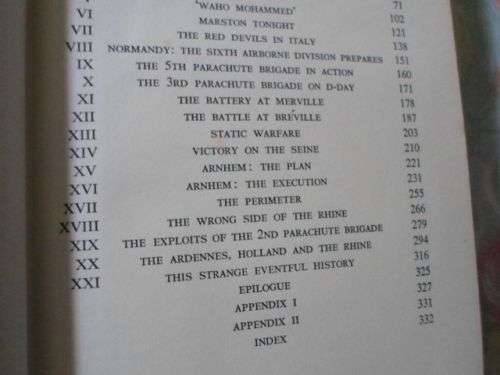 THE RED BERET - THE STORY OF THE PARACHUTE REGIMENT AT WAR 1940 - 45 - HILARY ST GEORGE SAUNDERS