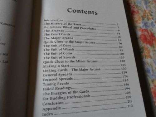 FORTUNE TELLING BY TAROT CARDS - A BEGINNER'S GUIDE TO UNDERSTANDING THE  TAROT - SASHA FENTON