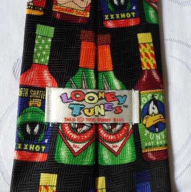 ATTRACTIVE LOONEY TUNES - TIE