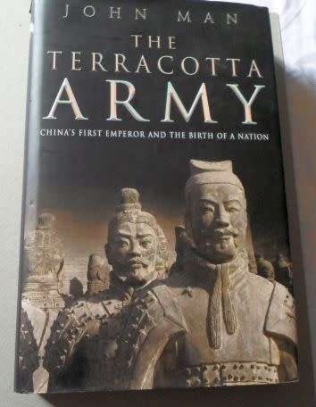 THE TERRACOTTA ARMY - CHINA'S FIRST EMPEROR AND BIRTH OF A NATION - JOHN MAN