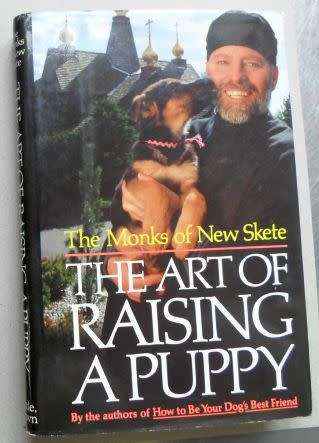 THE ART OF RAISING A PUPPY - THE MONKS OF NEW SKETE ( weight 600 grams )