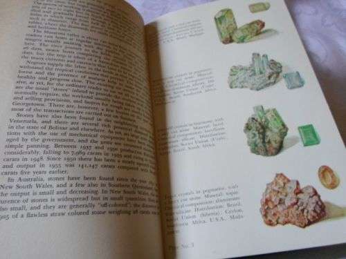 THE WORLD OF JEWEL STONES - MICHAEL WEINSTEIN (weight 1 kg )