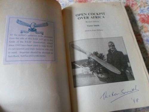 OPEN COCKPIT OVER AFRICA - VICTOR SMITH ( SIGNED )  ( weight 0,30 kg / 300 grams )