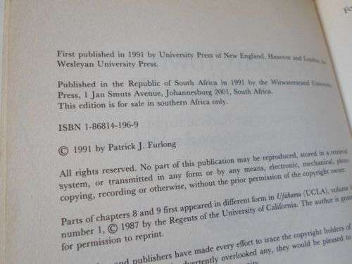 BETWEEN CROWN AND SWASTIKA - PATRICK J FURLONG ( weight 0,50 kg )